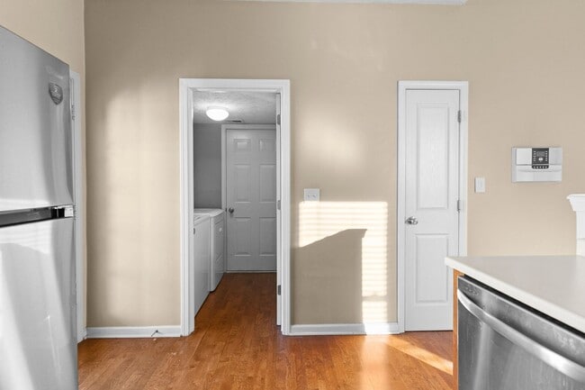 Building Photo - $200 OFF FIRST 2 MONTH'S OF RENT FOR 14+ MONTH LEASE!