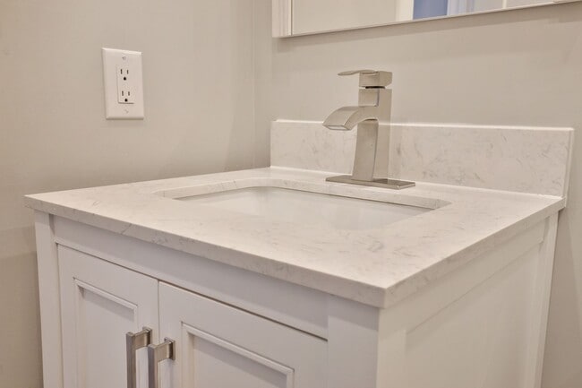 Building Photo - EAST FRANKLINTON ARTIST DISTRICT!  SUNNY NEWLY RENOVATED HOME on DOUBLE LOT