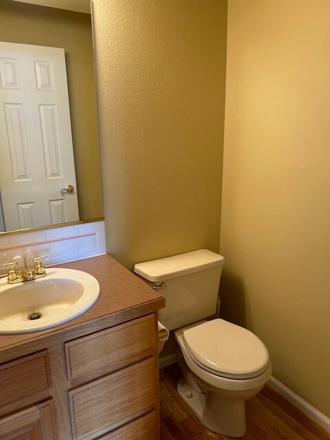 Building Photo - 3670 Point Dr