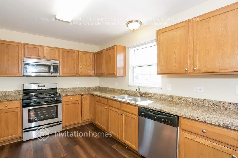 Building Photo - 4747 W Tulip Ave