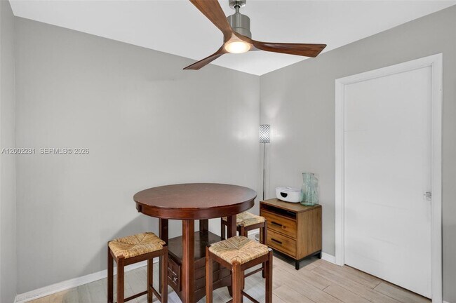 Building Photo - 419 S Crescent Dr