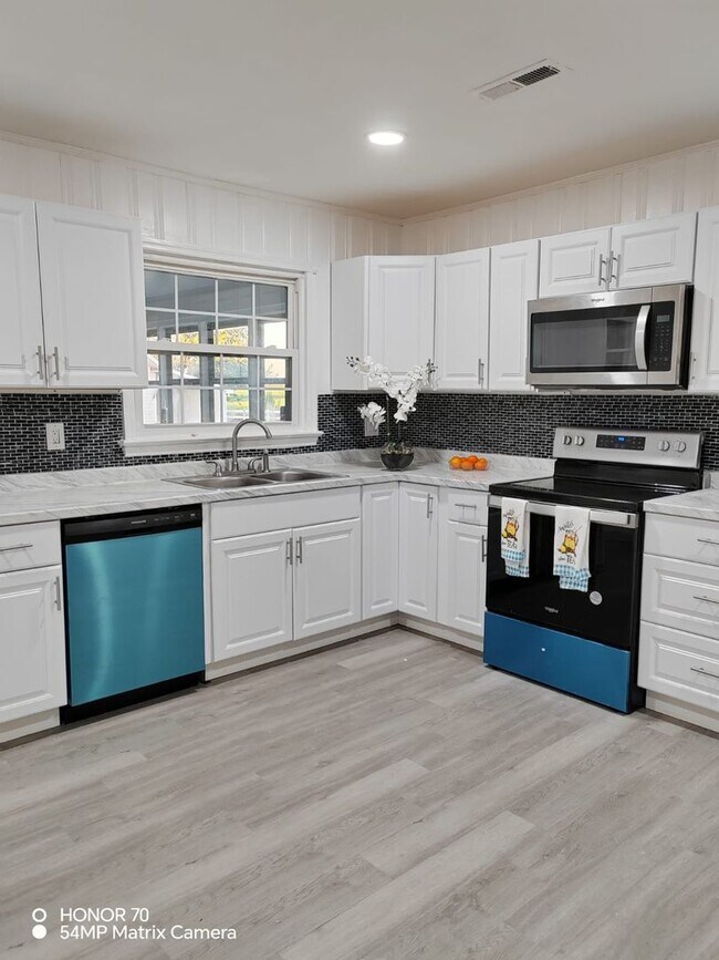 Building Photo - Charming 4-Bedroom Home for Rent – Peaceful & Nature-Filled Setting