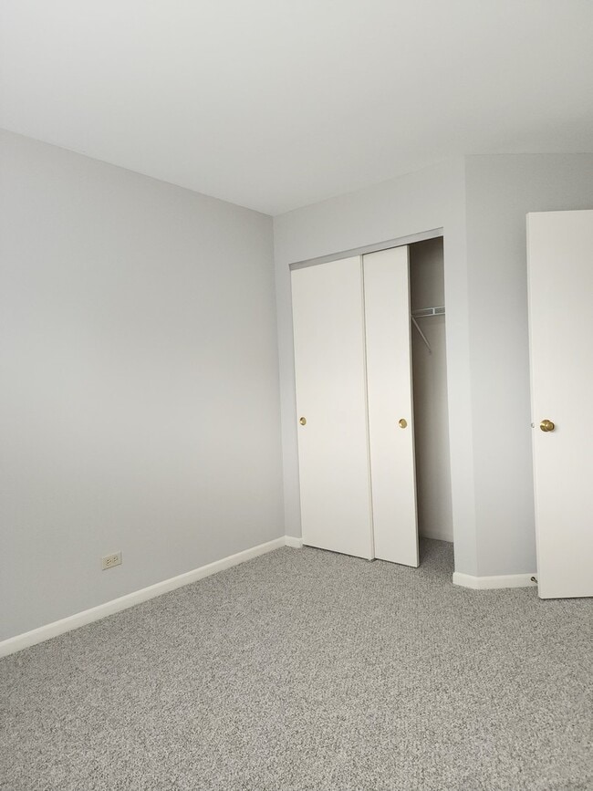 Building Photo - 252 Kensington Ct