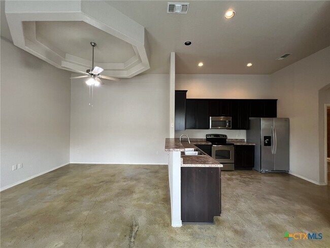Building Photo - 271 Rosalie Dr