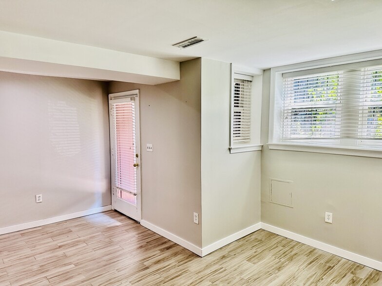 Building Photo - 2006 15th St NW