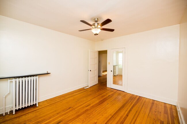 Building Photo - 2026/2027 JHU off-campus Renovated Charles Village 5bd/2ba w/ W/D & CAC Available 6/9/26