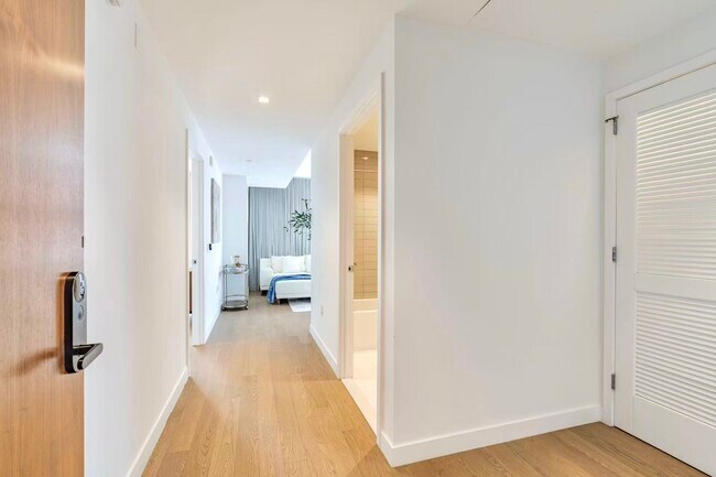 Building Photo - 75 Park Ln S