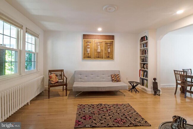 Building Photo - 2224 Observatory Pl NW