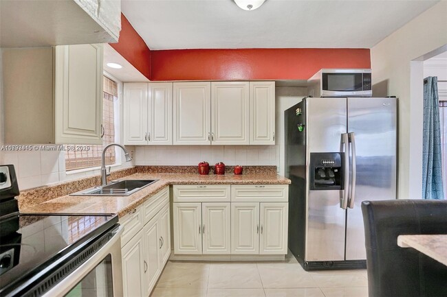 Building Photo - 6931 SW 27th Ct