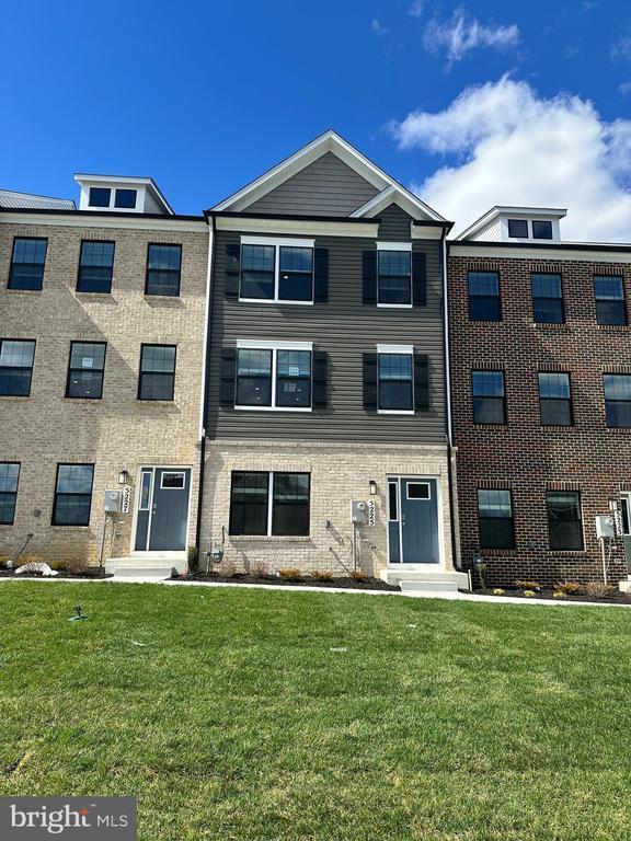 Building Photo - 5225 Manor Park Dr