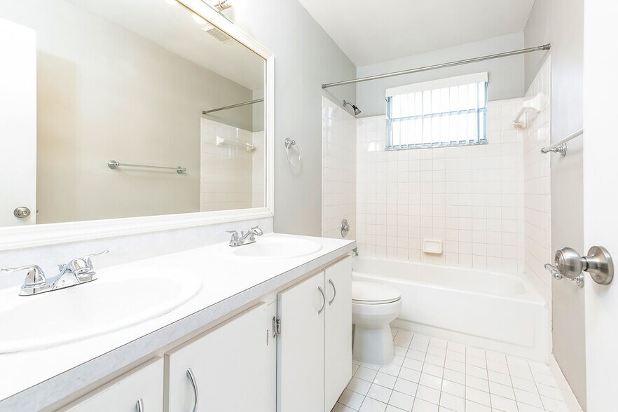 Building Photo - 8748 Jade Ct