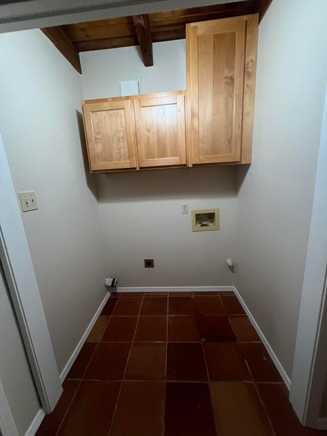 Building Photo - 4968 Quail Ridge Dr NW