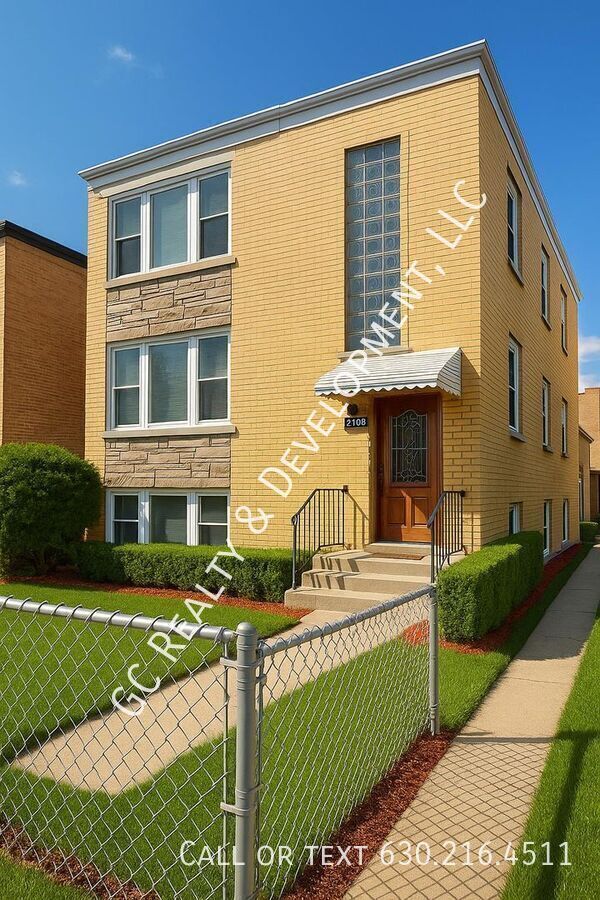 Primary Photo - 2701 N Sayre Ave