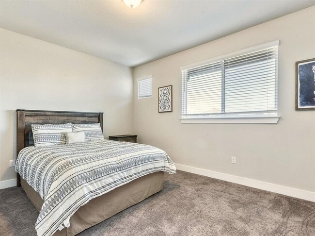 Building Photo - Inviting 4/BR 2.5/BA Home in Austin