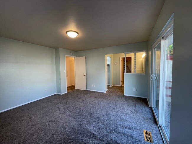 Building Photo - Spacious House on the Northeast Bench in Orem