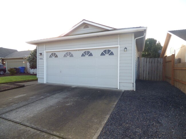 Building Photo - 3 bed Home in Keizer!