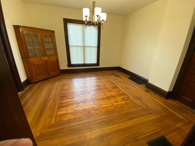 Building Photo - 102 N Washington St