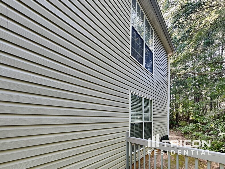 Building Photo - 10587 Village Trail