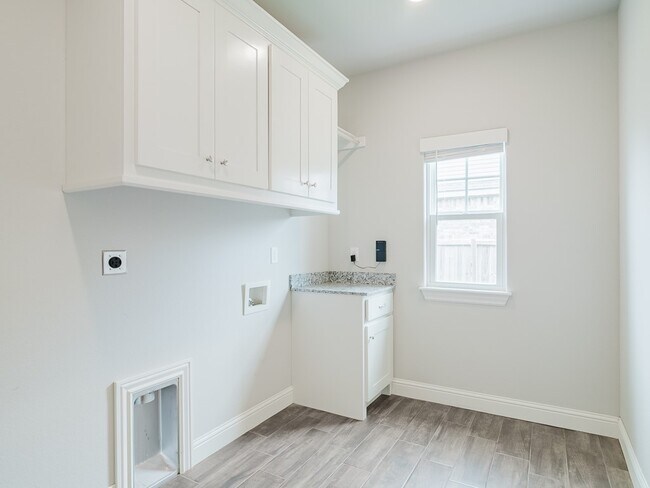 Building Photo - 940 W Ashmore Landing Loop