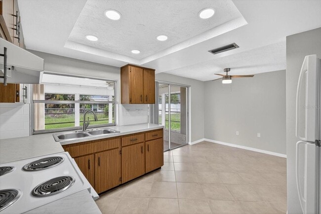 Building Photo - 7725 Summertree Ln
