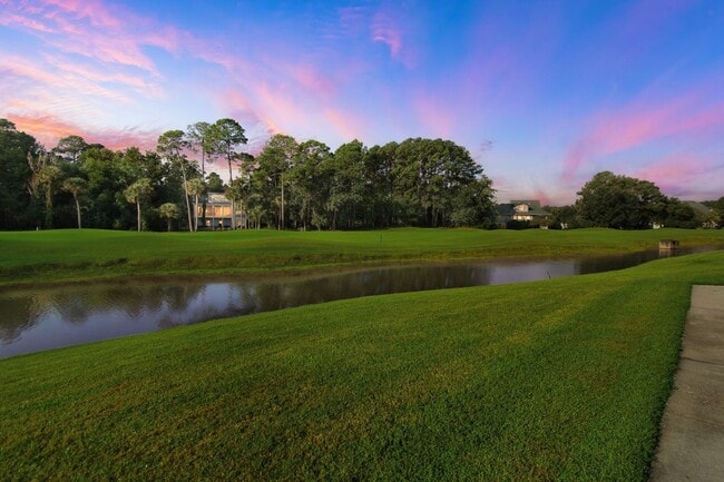 Building Photo - NEW PRICE and Half Off First Month's Rent! Nicely Updated Condo in Old South!