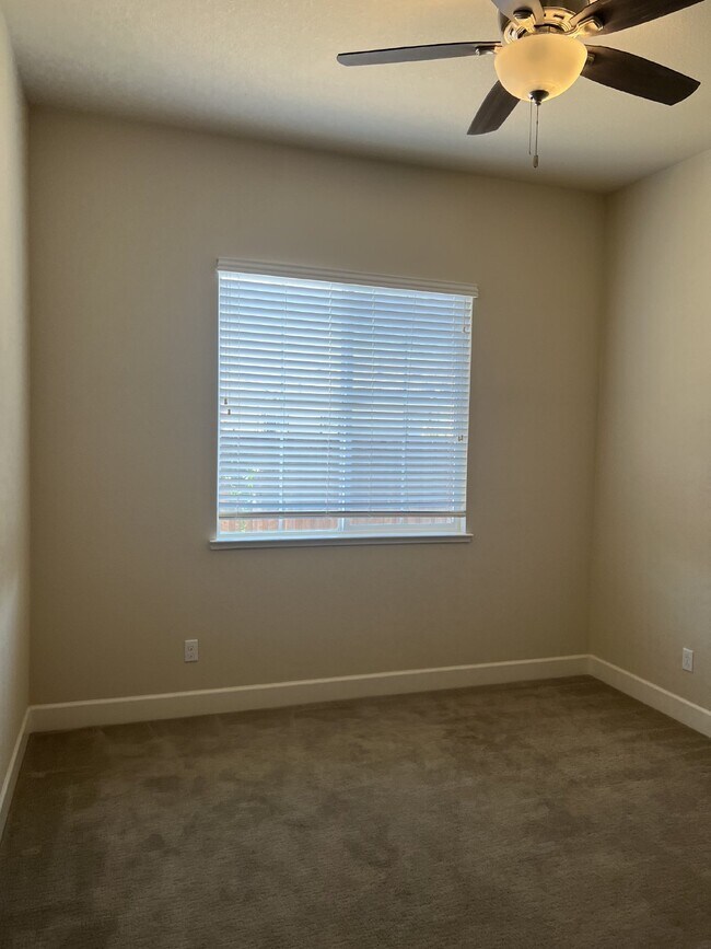 Building Photo - Stunning 4-Bed Lake View Home with Hardwood Floors