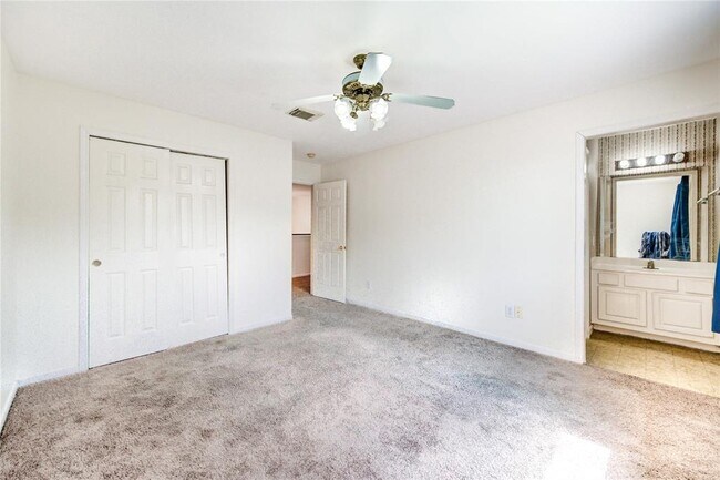Building Photo - 15206 Garett Green Cir