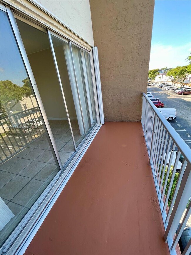 Building Photo - 10900 SW 104th St