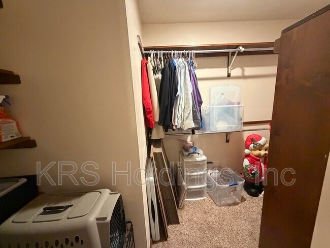 Building Photo - 1520 Woodside Ct