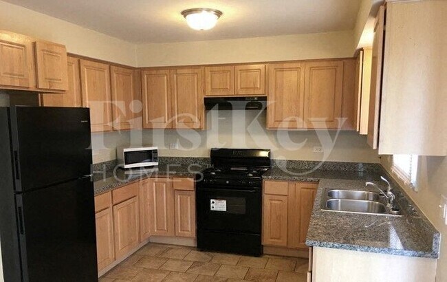 Building Photo - 17225 Coventry Ln