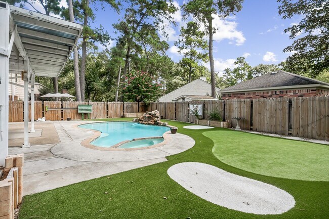 Building Photo - 30 Village Knoll Pl