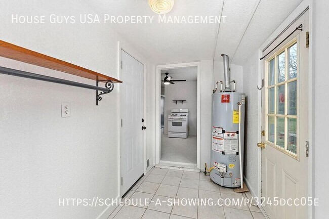 Building Photo - 5400 NE 49th St