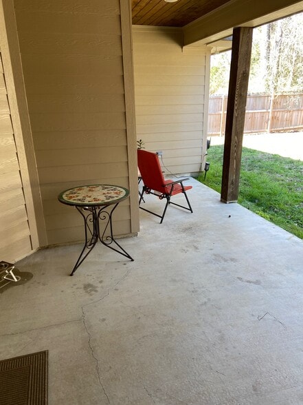 Building Photo - 228 Oak Alley Dr