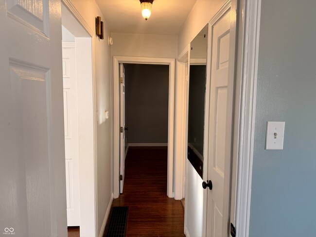 Building Photo - 1524 E 54th St