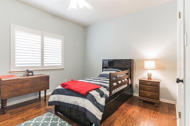 Building Photo - 5221 China Garden Dr