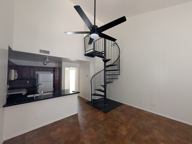 Building Photo - Tramonto Townhome - Tri-level