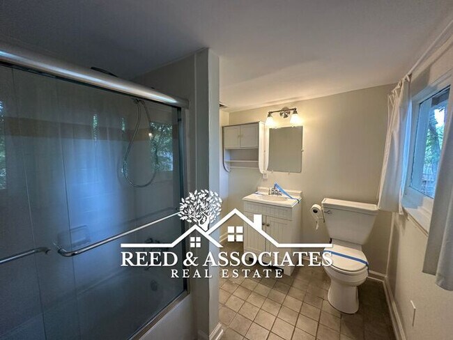 Building Photo - Spacious 5-Bedroom - Copper Young Area