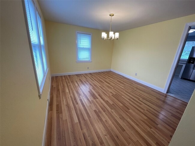 Building Photo - 412 Lyndale Dr