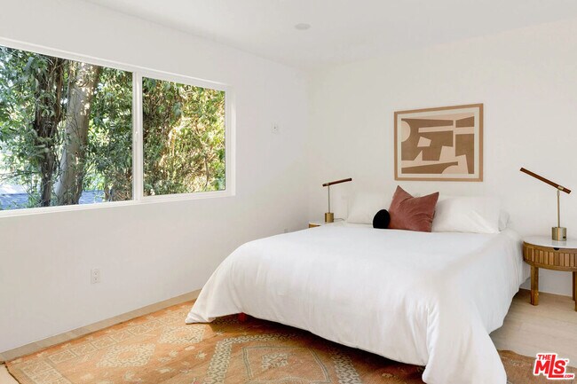 Building Photo - 2600 Zorada Dr