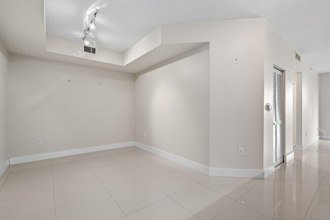 Building Photo - 255 NE 3rd Ave
