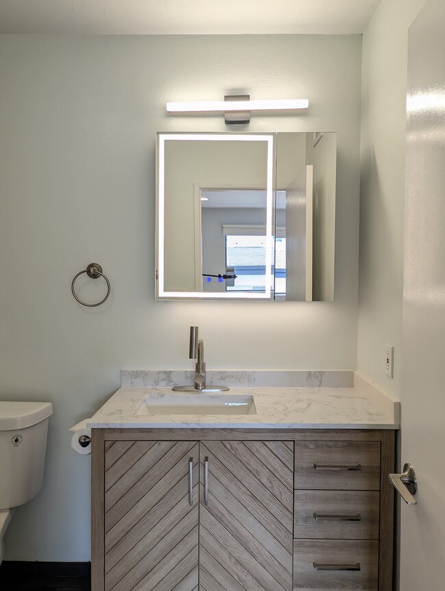 Master bathroom - 5530 Thornburn St