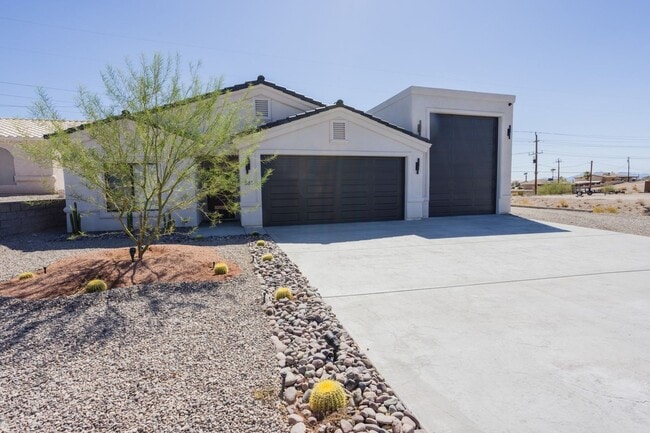 Building Photo - VR - 881 Pueblo Dr