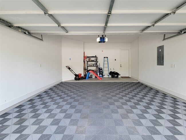 Building Photo - 5019 Creekmont Dr