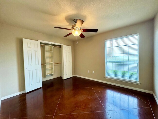 Building Photo - 9800 Salem Way