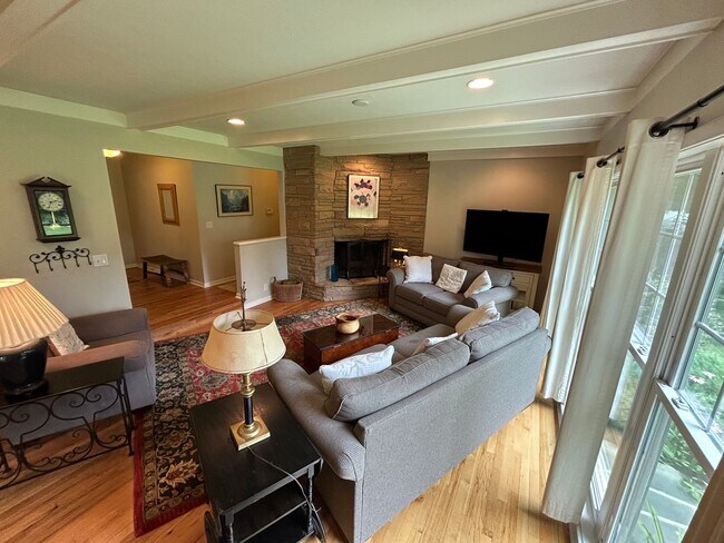 Building Photo - 4545 Manchester Dr