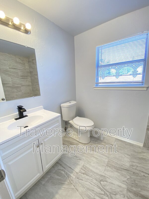 Building Photo - 4150 Briar Hill Dr