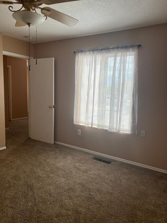 Building Photo - 2804 Quail Pointe Dr NW