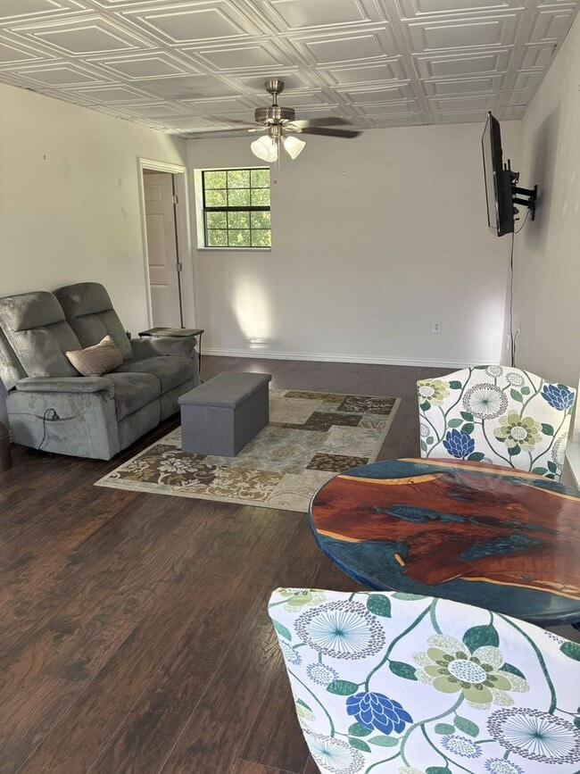 Building Photo - Country Living- Studio Unit- 1 Bed, 1 Bath...