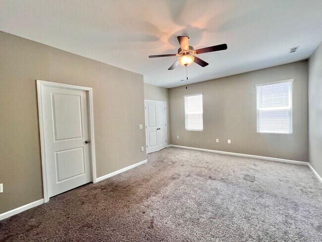 Building Photo - **OFFERING WAIVED APPLICATION FEES & $150 MOVE IN PROMOTION** Newly Remodeled 3BD, 2.5BA Raleigh ...