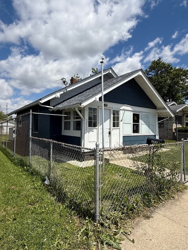 Building Photo - 2 Bed 2 bath remodeled home
